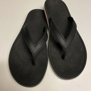 COACH “Dahlia” Flip Flop Thong Sandals. Size -7. Preowned.